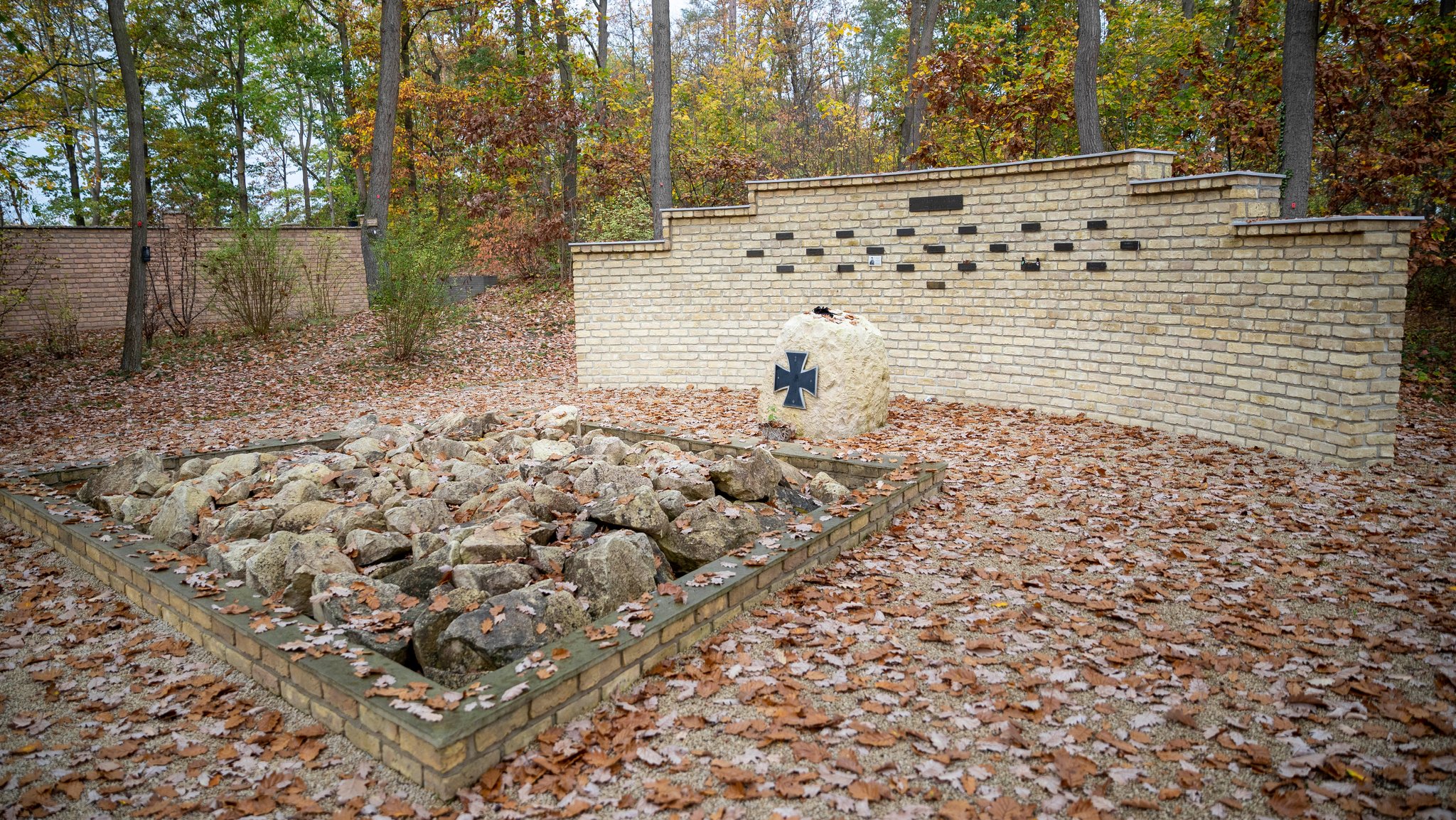 Der Ehrenhain des Feldlagers in Kunduz wurde im "Wald der Erinnerung" bei Potsdam wiedererrichtet. 
