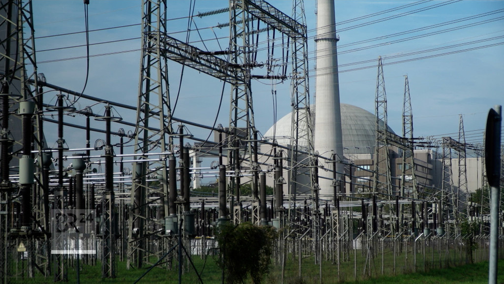 Eines der drei noch aktiven Atomkraftwerke in Deutschland: Isar 2 im niederbayerischen Essenbach. | Bild: BR Eines der drei noch aktiven Atomkraftwerke in Deutschland: Isar 2 im niederbayerischen Essenbach.