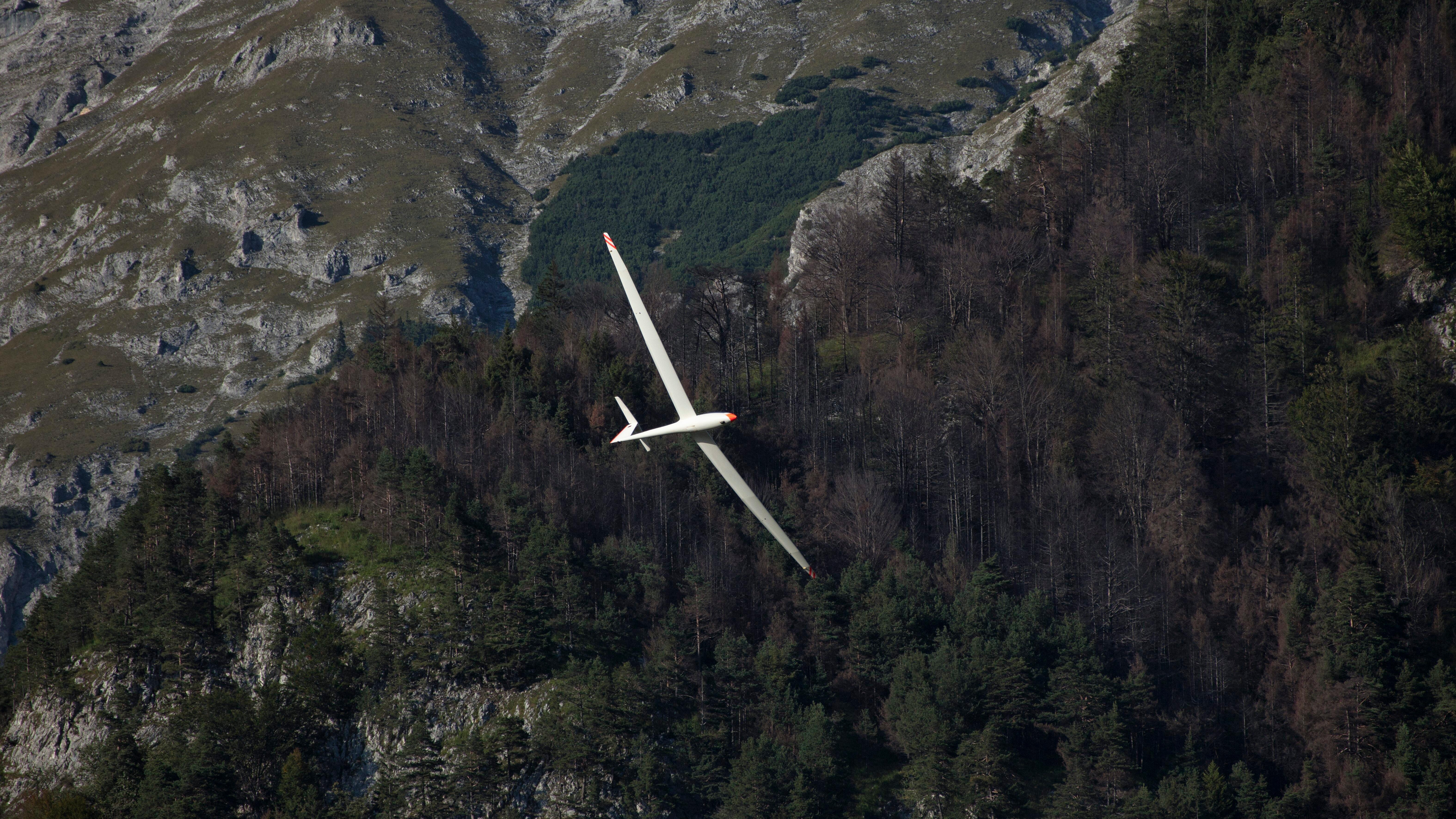 (Symbolbild) Ein 17-Jähriger ist in Österreich mit seinem Segelflieger tödlich verunglückt.