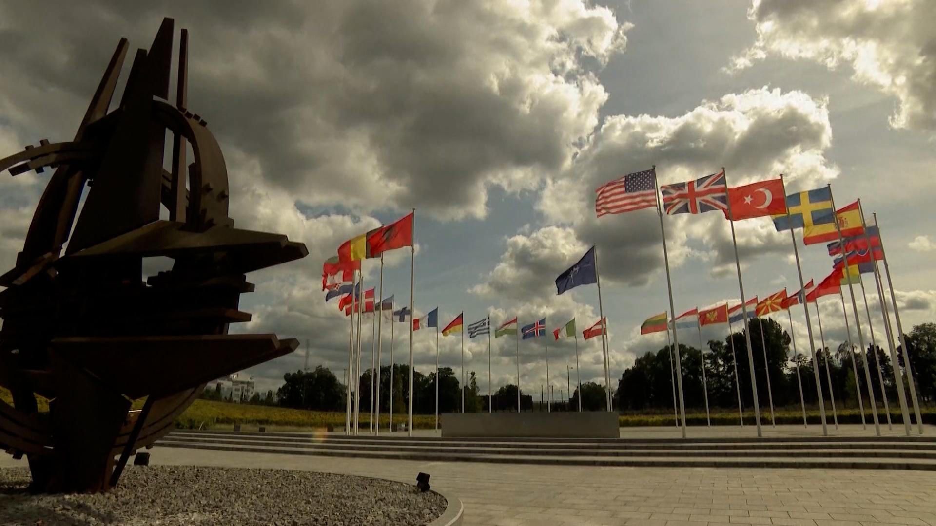 Deutschland erhöht seine Ukraine-Militärhilfen um weitere 2 Milliarden Euro, wie Verteidigungsminister Pistorius im Ramstein-Format ankündigte.