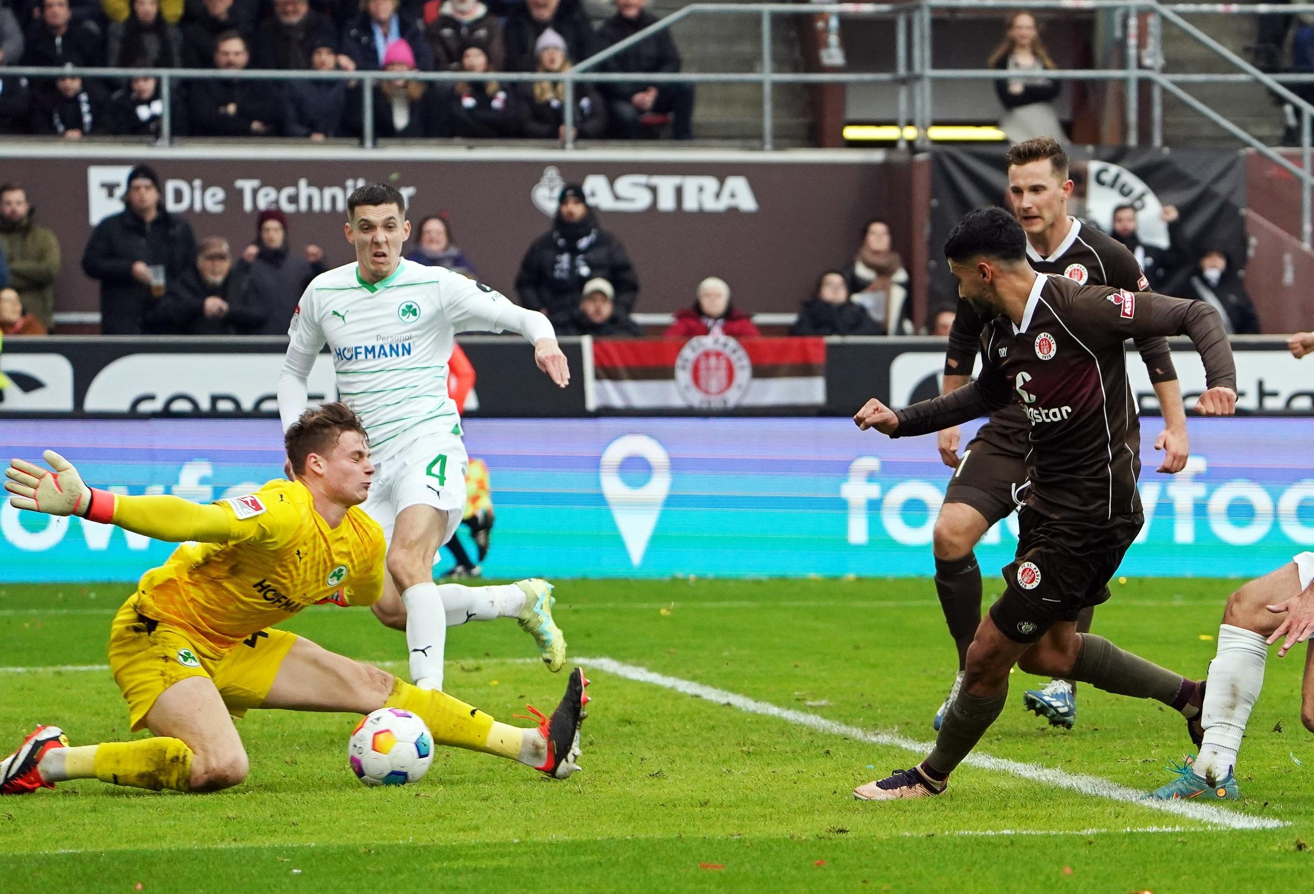 Spielszene St. Pauli - SpVgg Greuther Fürth