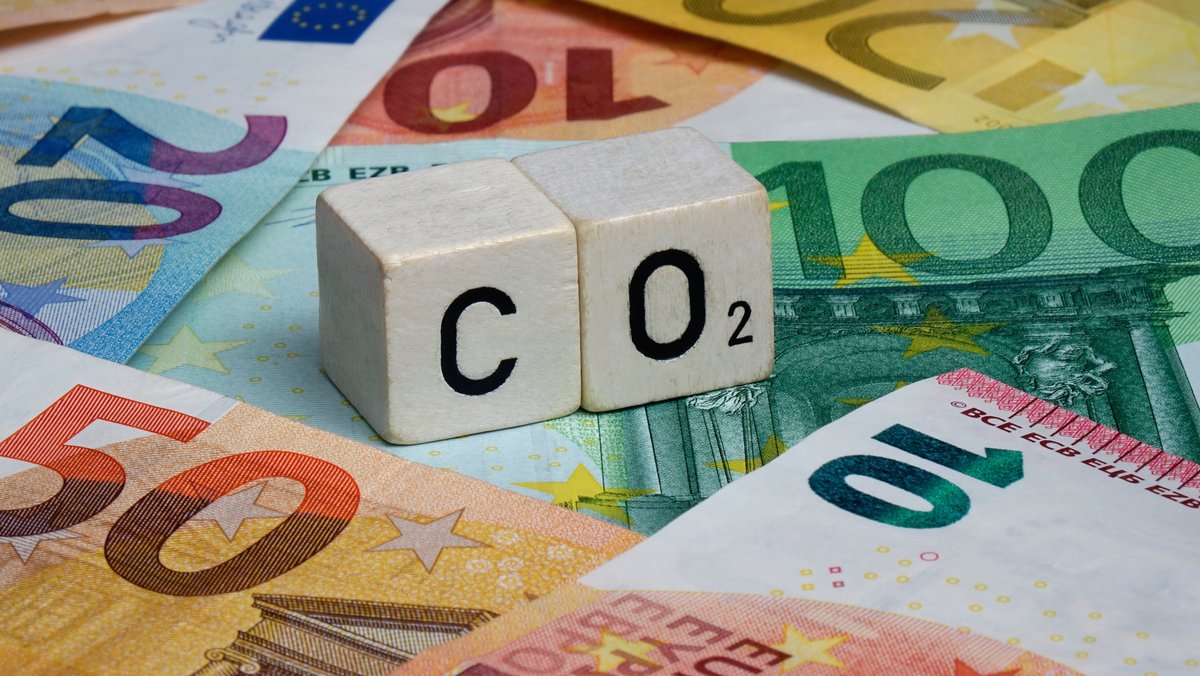 CO2 ist ein Treibhausgas, das die Erderwärmung vorantreibt und deshalb mit Kosten belegt werden soll. 