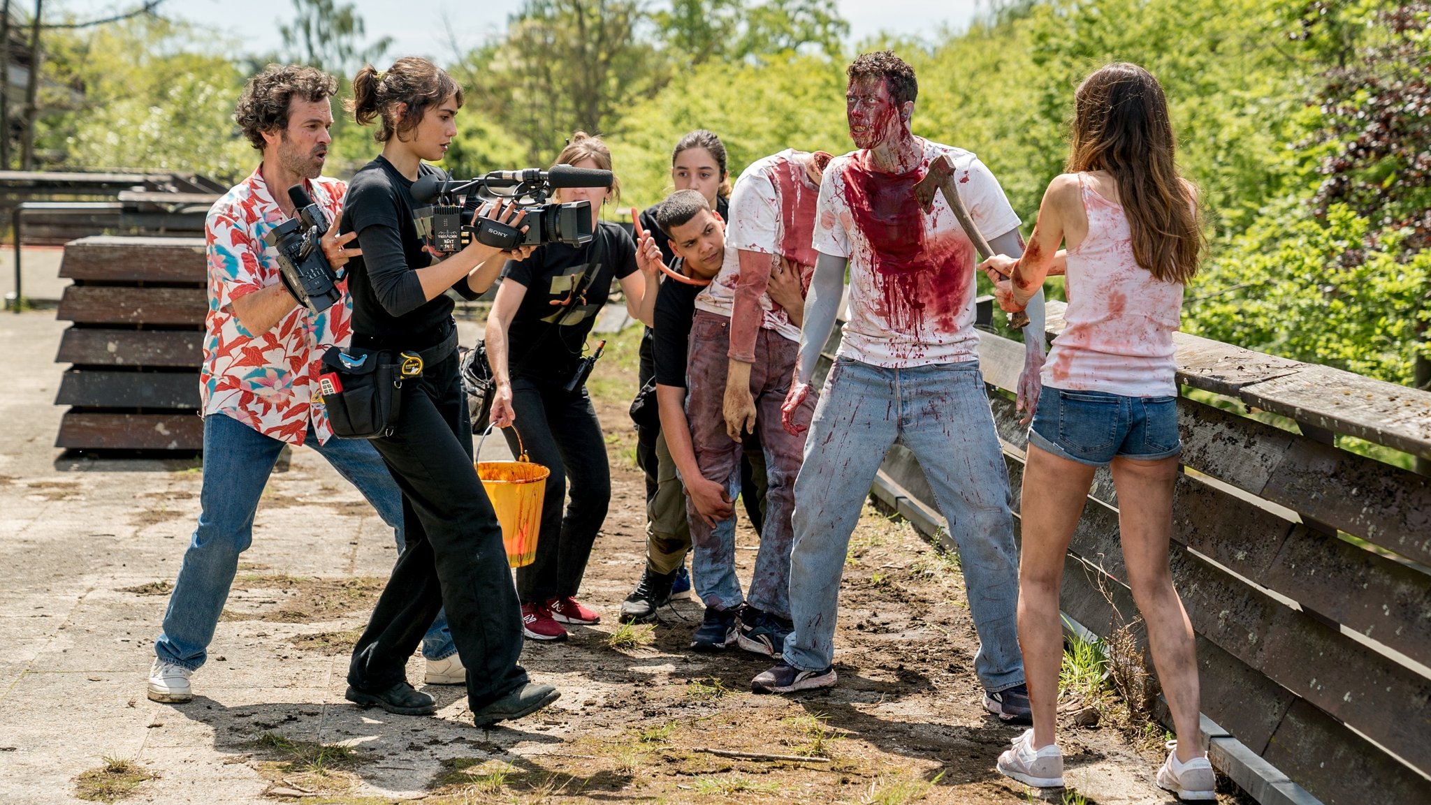 Ein Filmdreh läuft aus dem Ruder: Szene aus der Komödie "Final Cut of The Dead" von Michel Hazanavicius, der 2022 Cannes eröffnete.