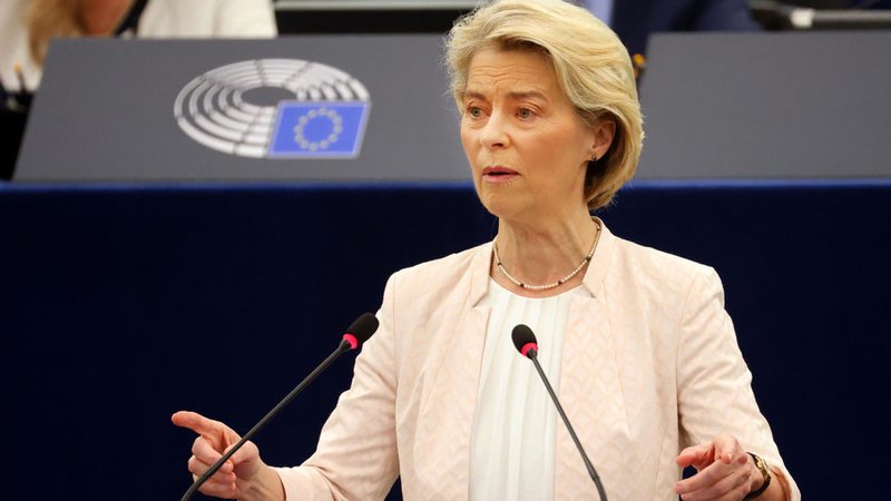EU-Kommissionspräsidentin Ursula von der Leyen hält eine Rede (Archivbild) | Bild: dpa-Bildfunk/Philipp von Ditfurth EU-Kommissionspräsidentin Ursula von der Leyen hält eine Rede (Archivbild)