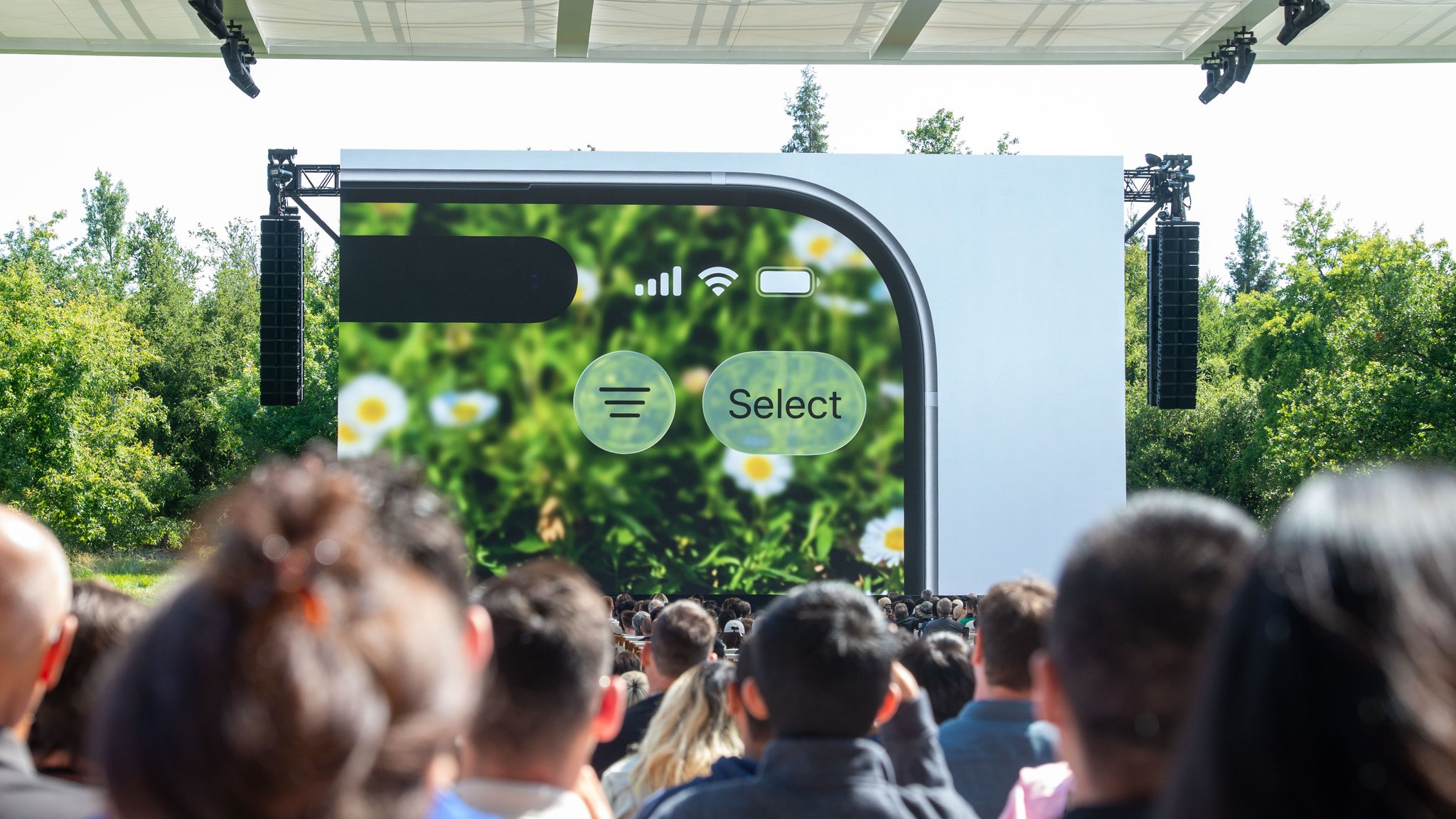 Apple präsentiert sein neues Design "Liquid Glass" - doch die Tech-Community hätte mehr KI-News erwartet. | Bild: picture alliance/dpa | Andrej Sokolow Apple präsentiert sein neues Design "Liquid Glass" - doch die Tech-Community hätte mehr KI-News erwartet.