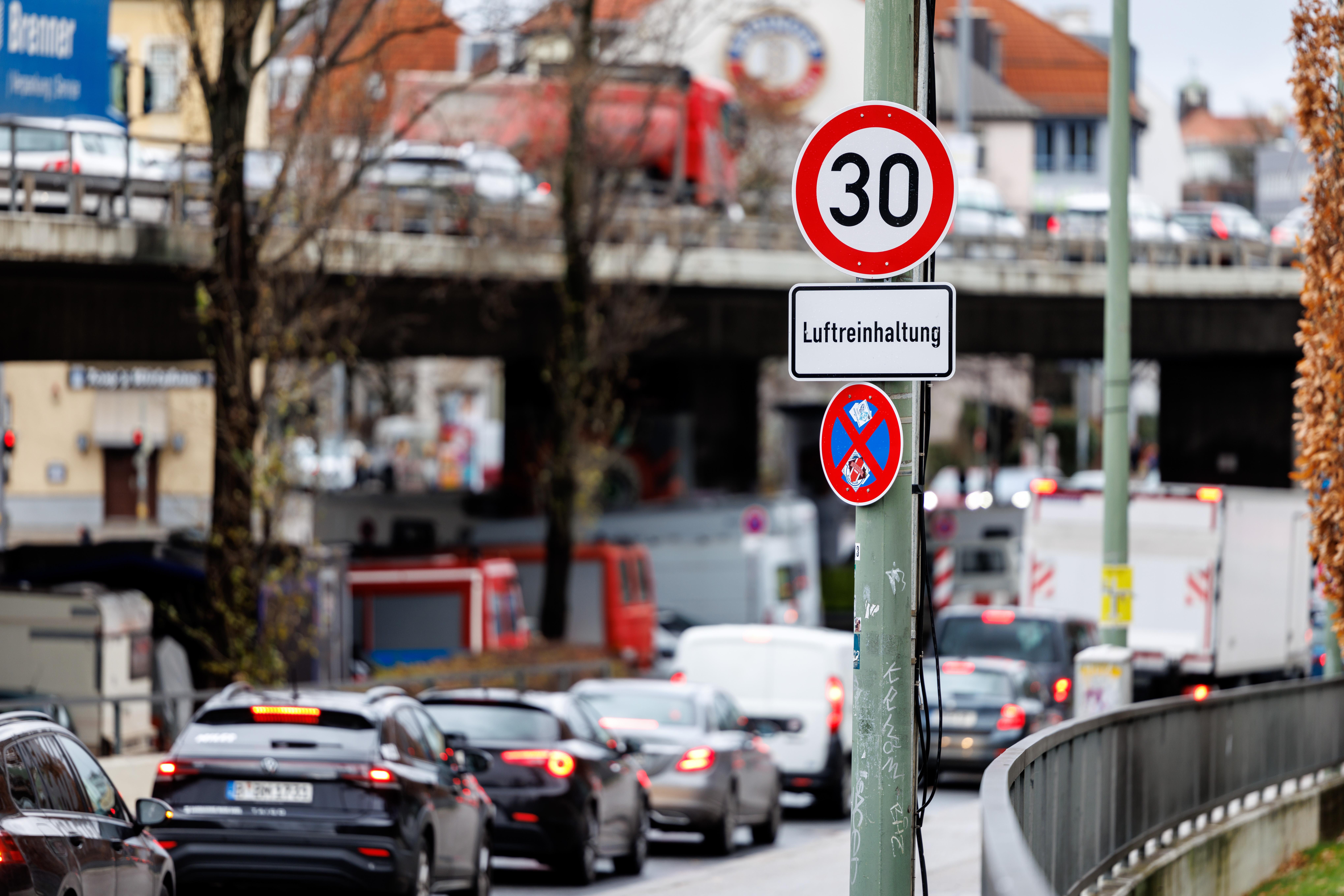 Echtes Tempo-30-Schild in München (Symbolbild)
