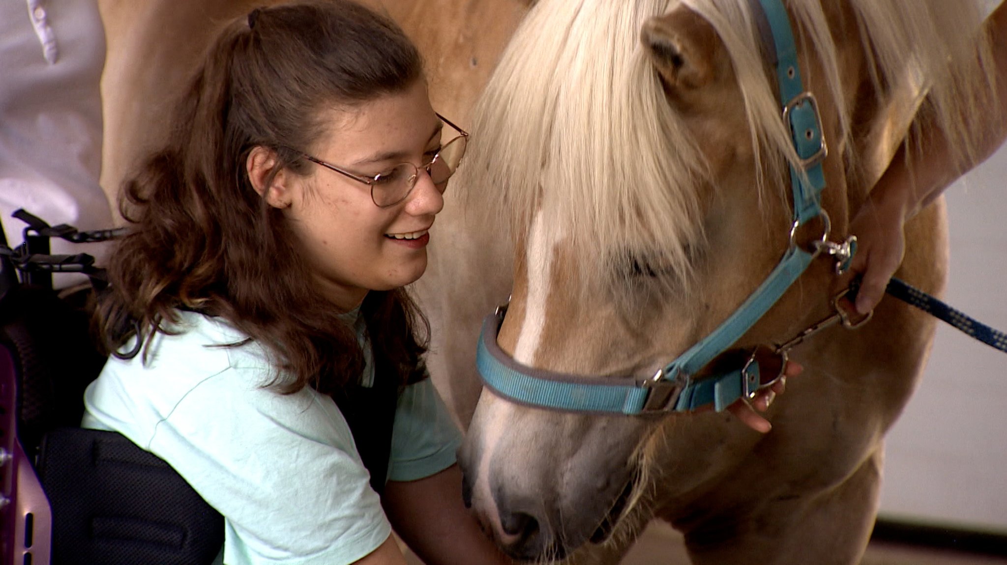 Mädchen mit einem Pony