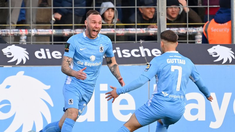 Patrick Hobsch (l.) und Julian Guttau jubeln | Bild: dpa/pa Patrick Hobsch (l.) und Julian Guttau jubeln