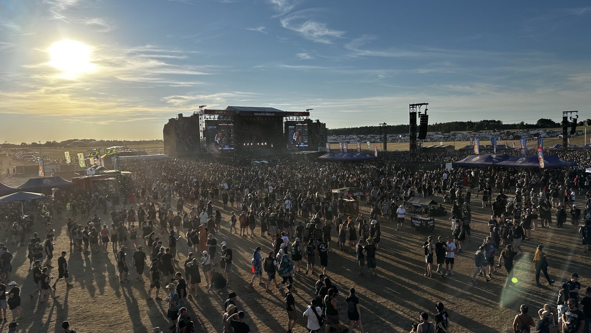 Das Summer Breeze gehört zu den größten Metal-Festivals in Europa. Die 50.000 Besucher bringen viel Geld nach Dinkelsbühl | Bild: Stephan Lina Das Summer Breeze gehört zu den größten Metal-Festivals in Europa. Die 50.000 Besucher bringen viel Geld nach Dinkelsbühl