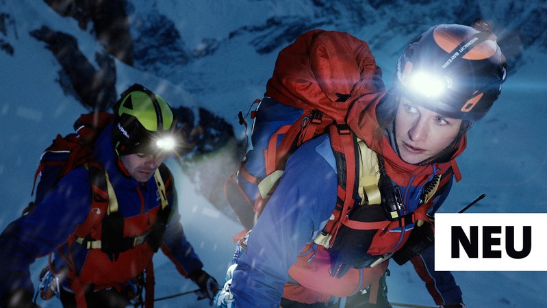 Claudia Lindig und Andreas Pischl von der Bergwacht Grainau | Schriftzug "neu" | In höchster Not · Bergretter im Einsatz | Staffel 2 Folge 5 | Bild: BR/Timeline Production | Montage: BR/ Christopher Roos von Rosen Claudia Lindig und Andreas Pischl von der Bergwacht Grainau | Schriftzug "neu" | In höchster Not · Bergretter im Einsatz | Staffel 2 Folge 5