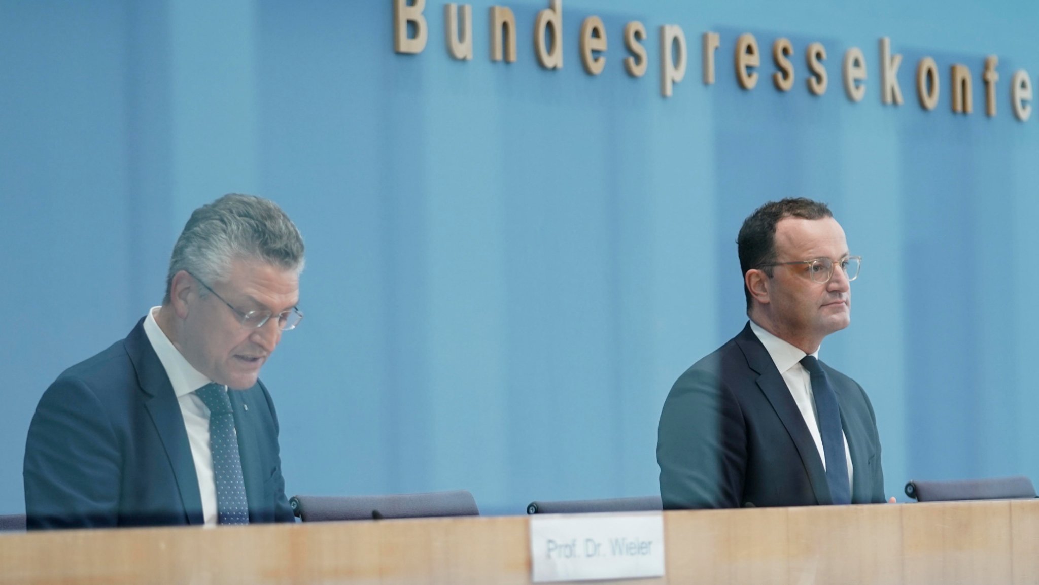 Bundesgesundheitsminister Jens Spahn gemeinsam mit Prof. Dr. Lothar H. Wieler