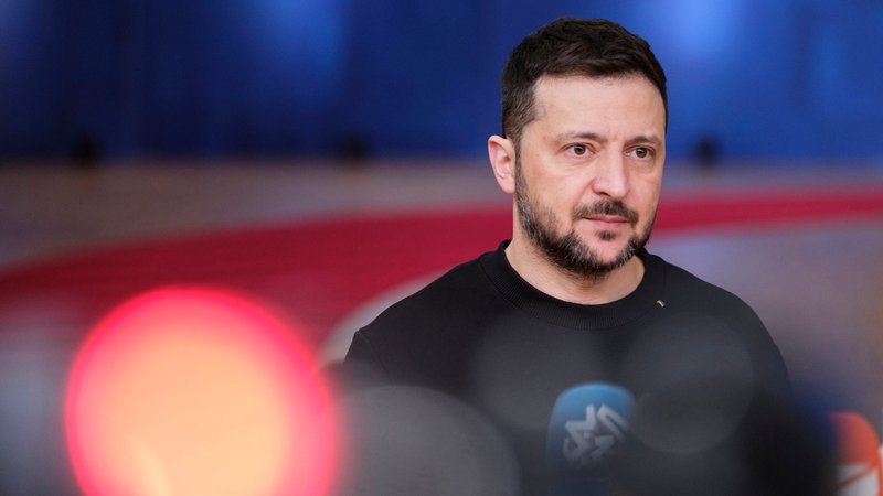 Künstliche Intelligenz übersetzt ein Interview mit dem ukrainischen Präsidenten Selenskyj automatisch | Bild: picture alliance / abaca | Monasse Thierry/ANDBZ/ABACA Künstliche Intelligenz übersetzt ein Interview mit dem ukrainischen Präsidenten Selenskyj automatisch