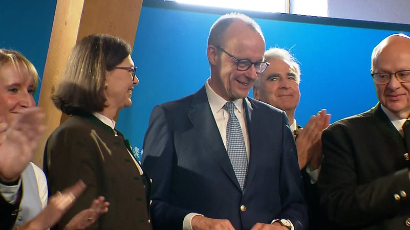 Kanzler Merz mit Ilse Aigner | Bild: Bayerischer Rundfunk 2025 Kanzler Merz mit Ilse Aigner
