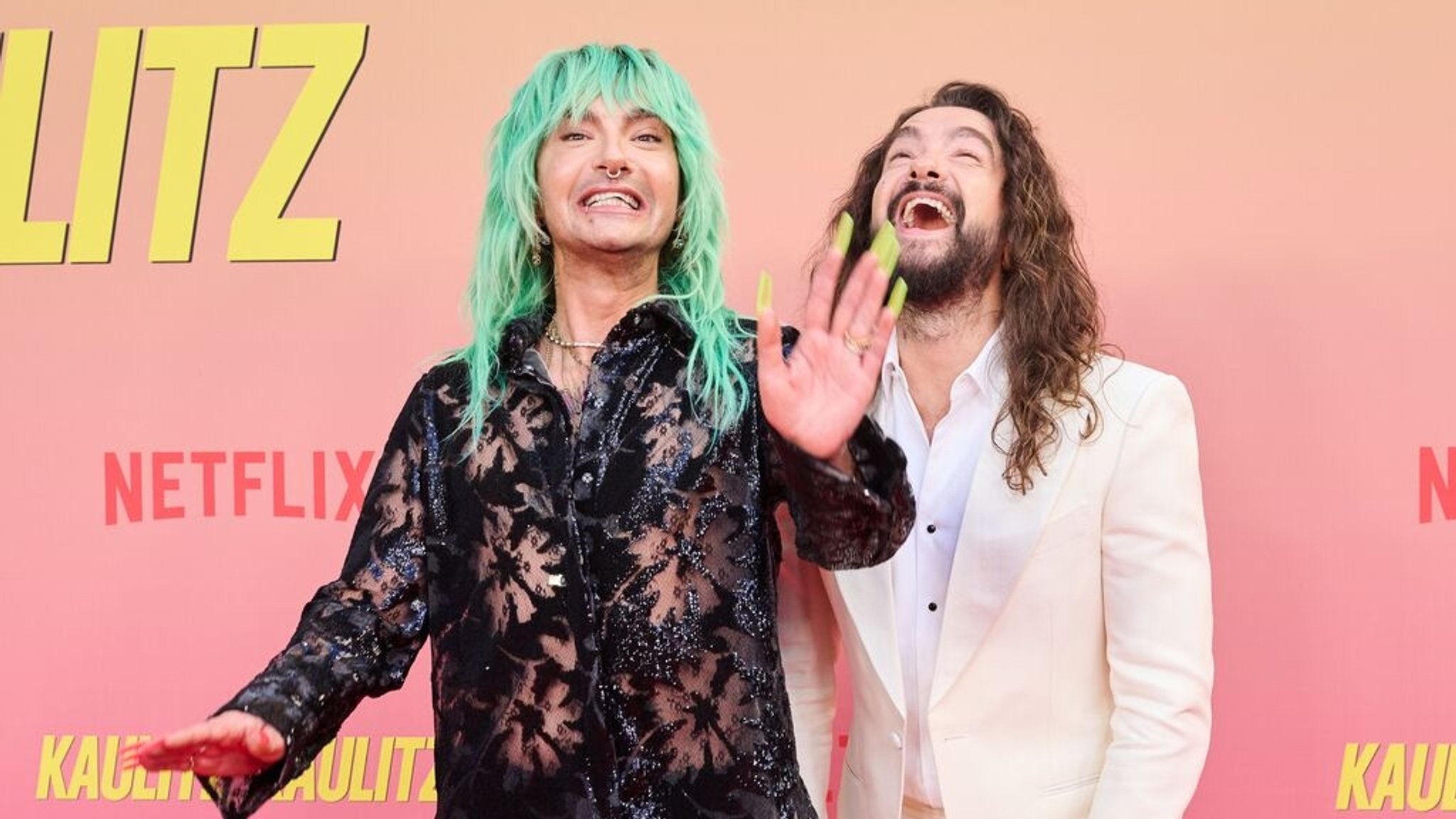 ARCHIV - 12.06.2025, Berlin: Die Brüder Bill (l) und Tom Kaulitz kommen zum Special Screening der 2. Staffel von „Kaulitz & Kaulitz“, die am 17.06.2025 auf Netflix startet in den Delphi-Filmpalast. Nun steht im Raum, dass sie bald «Wetten, dass..?» moderieren. (zu dpa: ««Wetten, dass..» die Kaulitz-Zwillinge das wirklich können?») Foto: Annette Riedl/dpa +++ dpa-Bildfunk +++