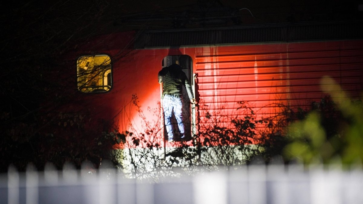 Güterzug erfasst im Ruhrgebiet zwei Kinder – ein Kind tot