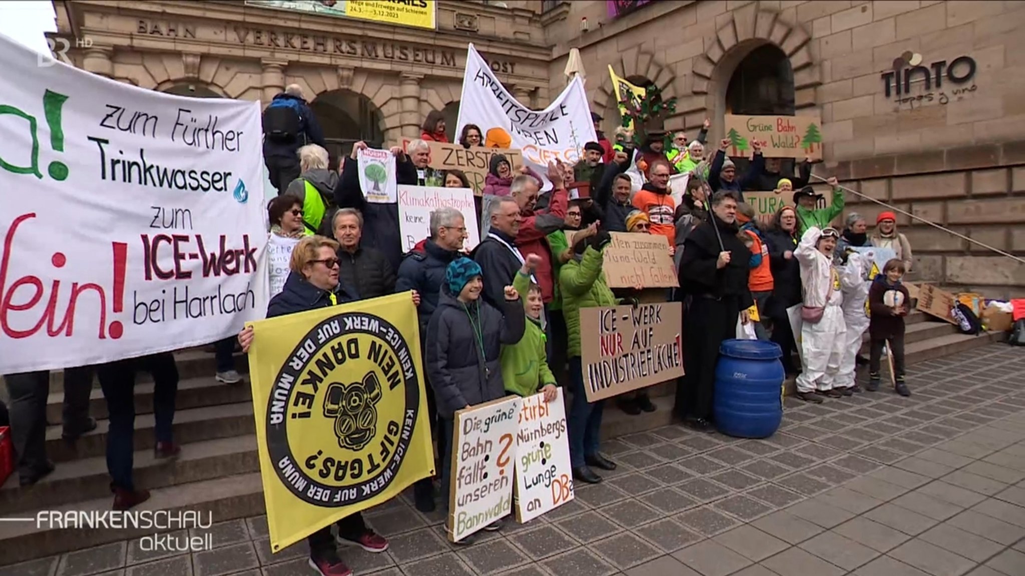 Demo von Gegnern des ICE-Werks vor dem Nürnberger Verkehrsmuseum.