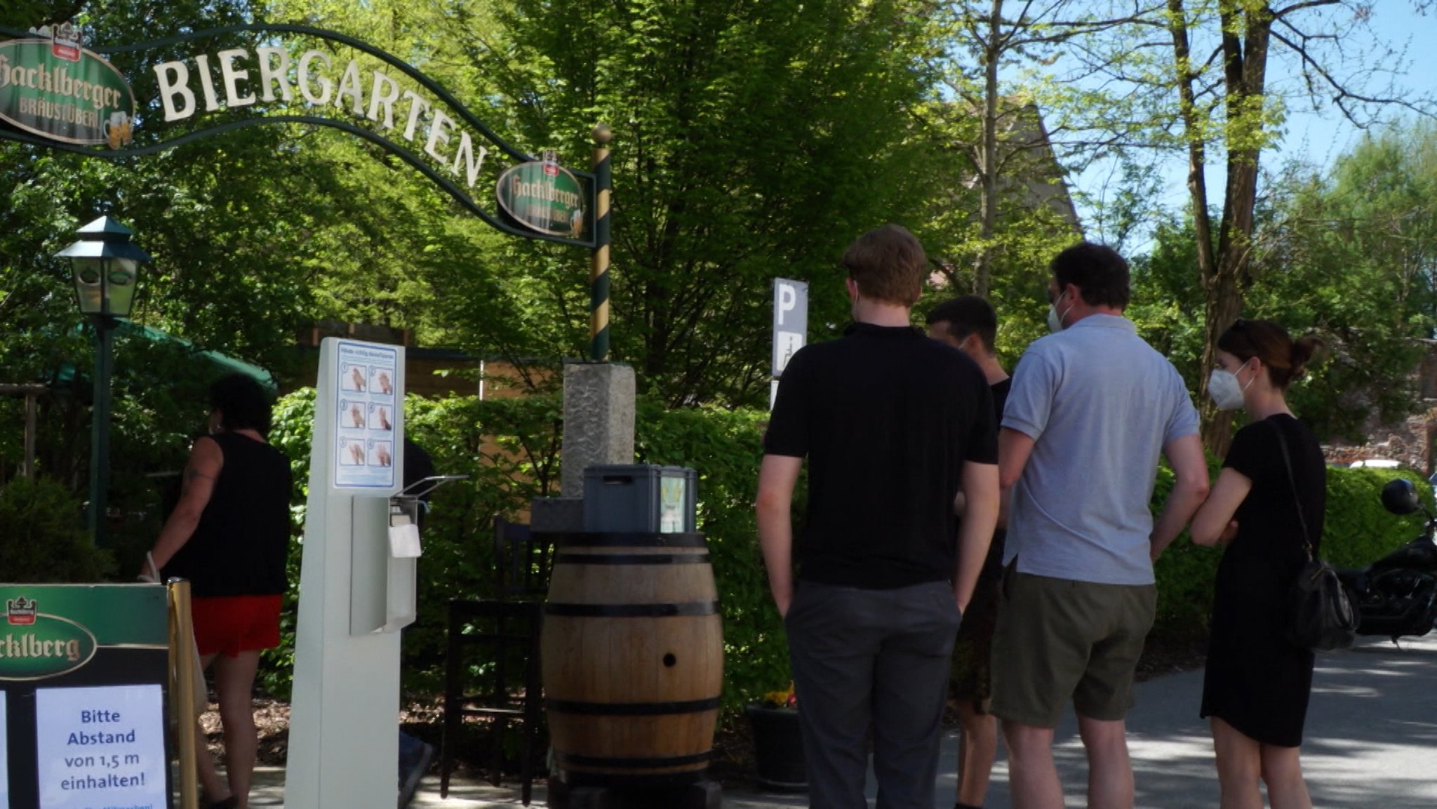 Ein Sommer in Bayern ohne Biergartenbesuch ist eigentlich eher einer zum Vergessen. Die aktuellen Corona-Infektionszahlen würden mitspielen, die Behörden aber nicht überall: Für sie ist Biergarten offenbar nicht gleich Biergarten...