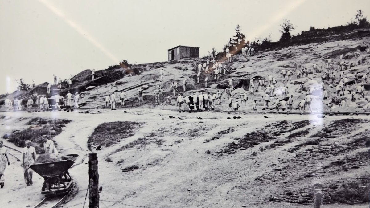 KZ- Häftlinge beim Granitabbau im Steinbruch von Flossenbürg