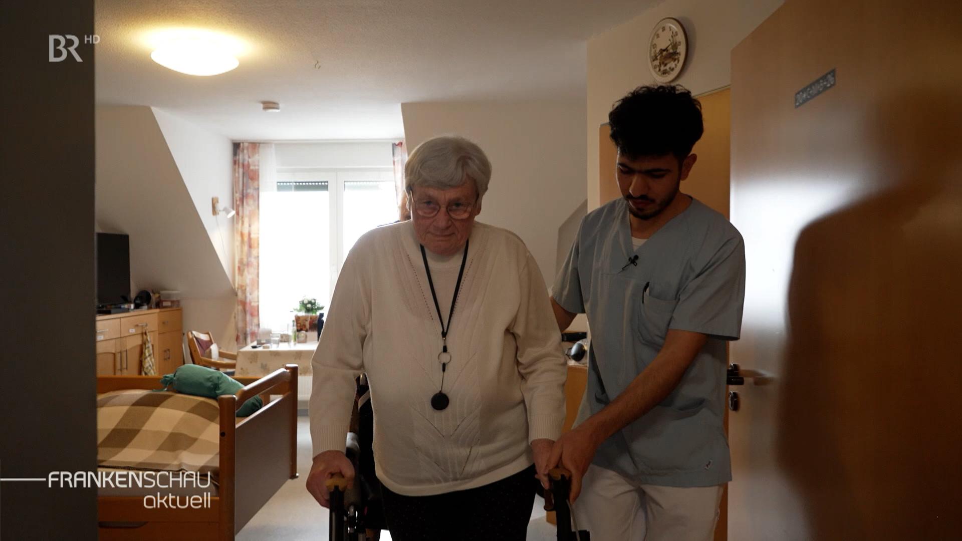 Syrischer Pflegekraft droht Abschiebung.