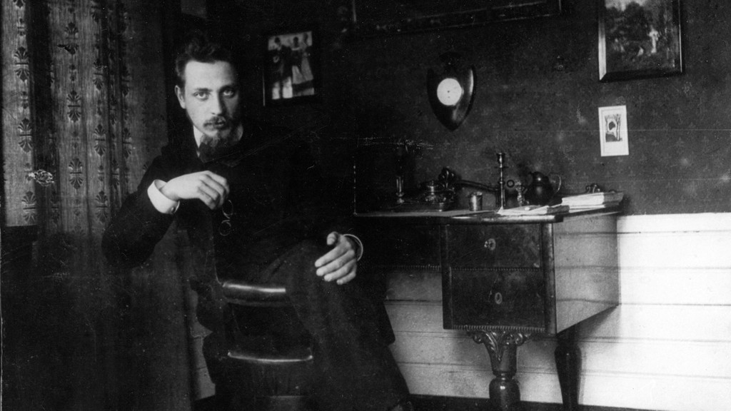 Foto von Rainer Maria Rilke am Schreibtisch aus dem Jahr 1905