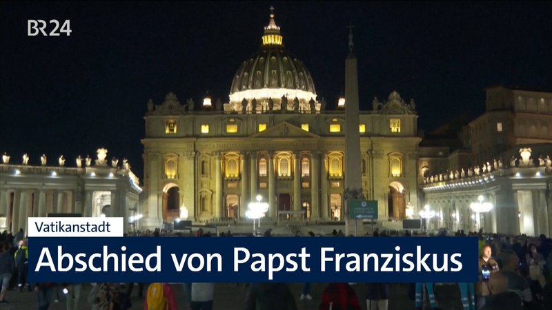 Die Aufbahrung des am Montag verstorbenen Papstes endet an diesem Freitag im Petersdom. | Bild: BR Die Aufbahrung des am Montag verstorbenen Papstes endet an diesem Freitag im Petersdom.
