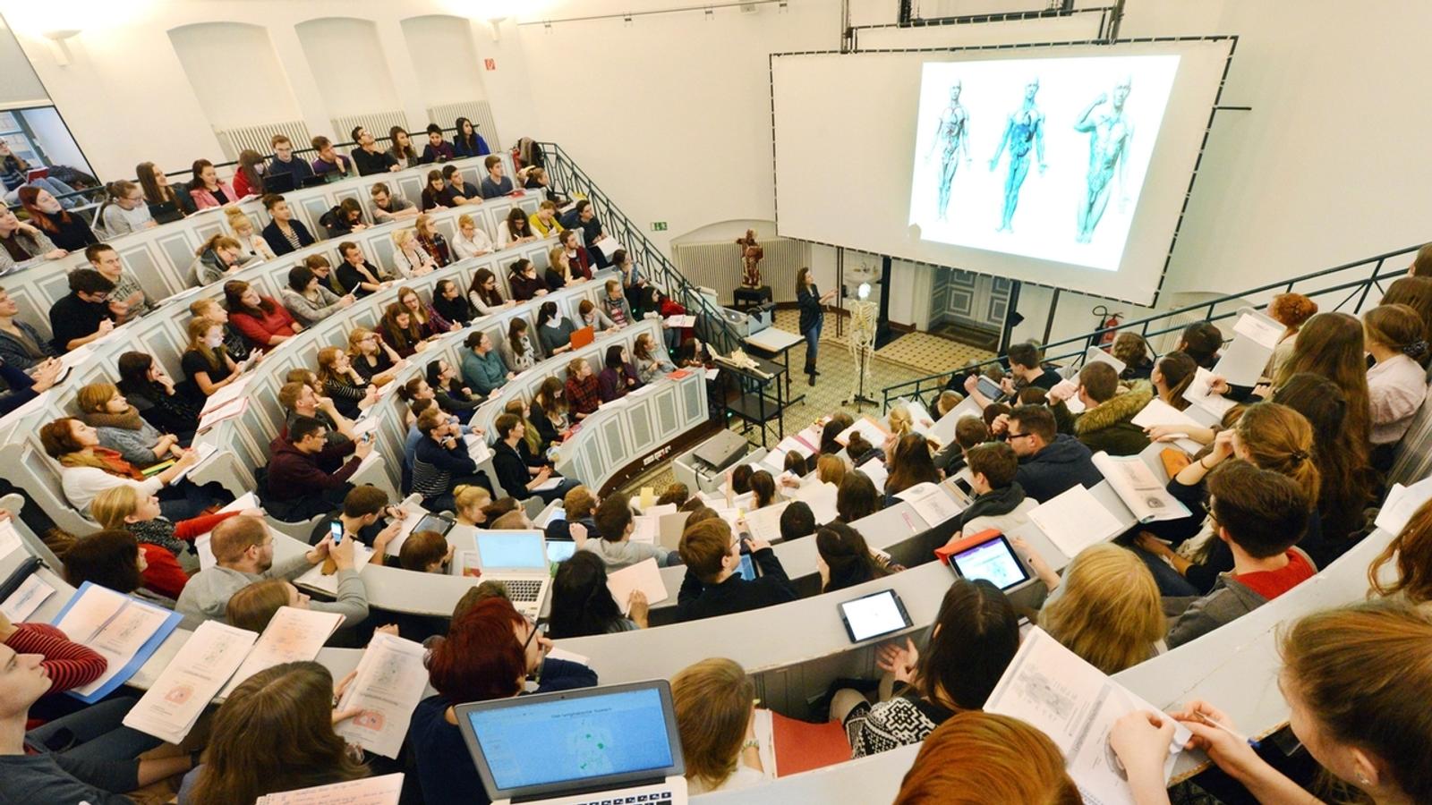 Studienplatzvergabe für Medizin muss neu geregelt werden | BR24