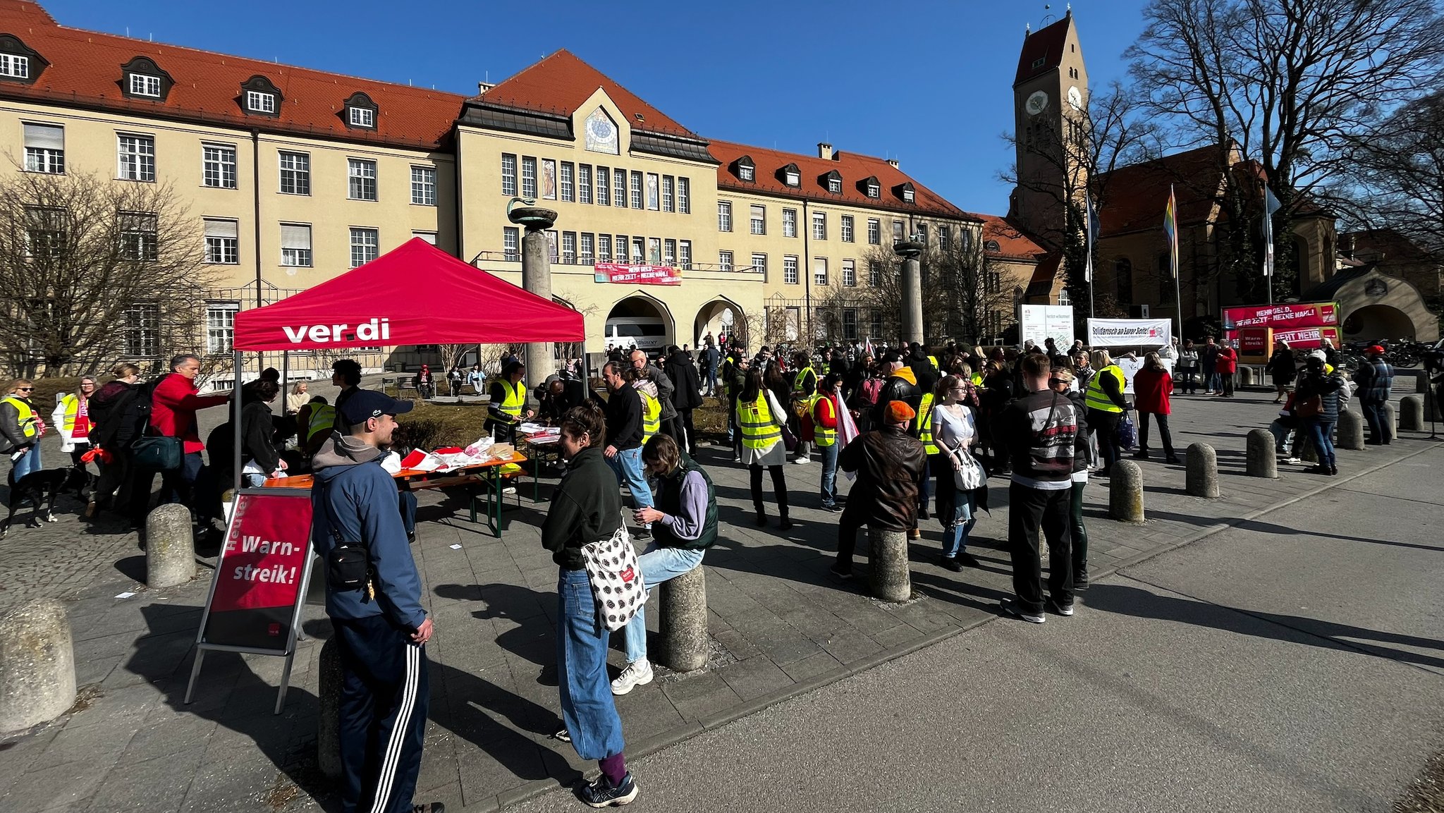 Verdi-Streik vor dem Schwabinger Krankenhaus