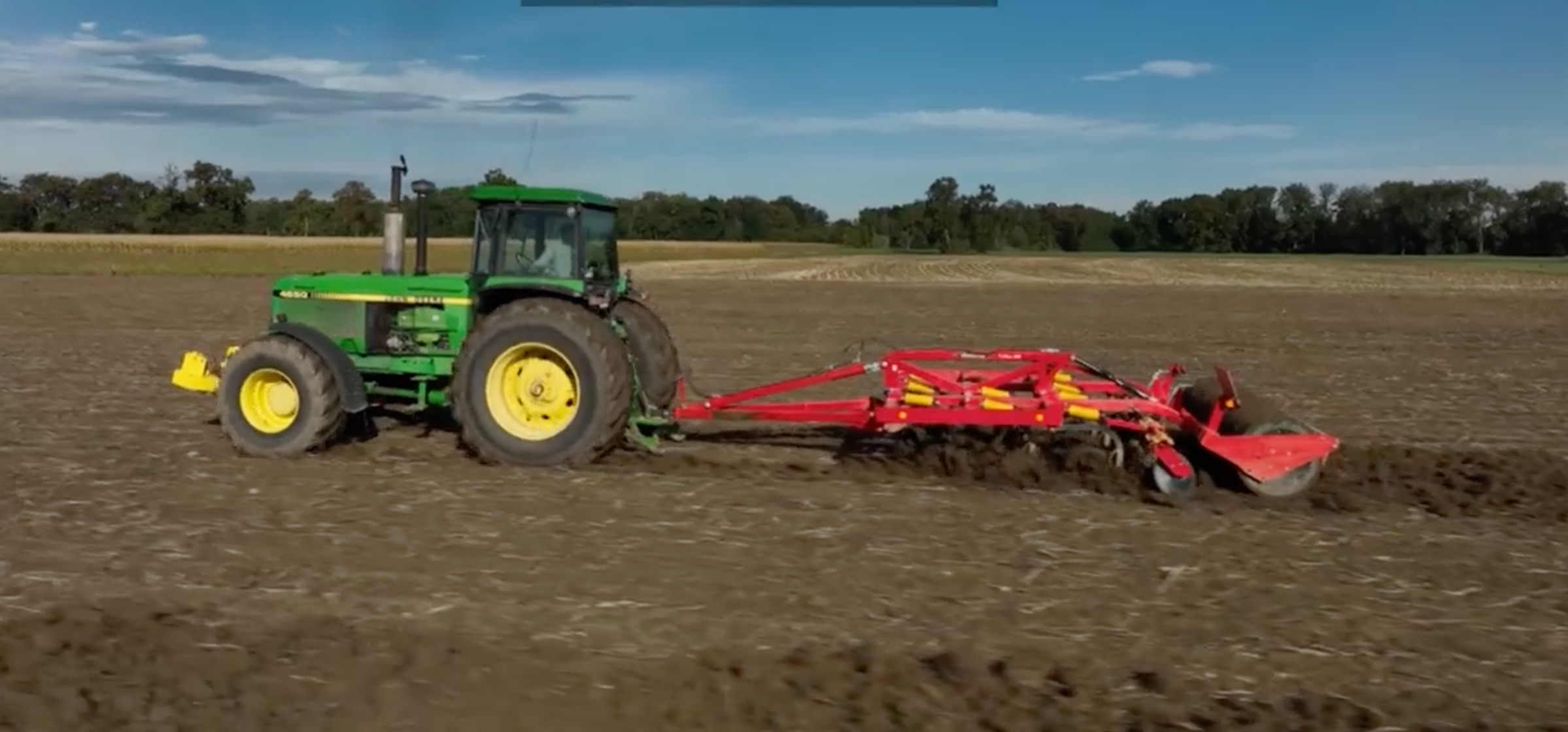 Landwirt Dorfner auf einem seiner Äcker