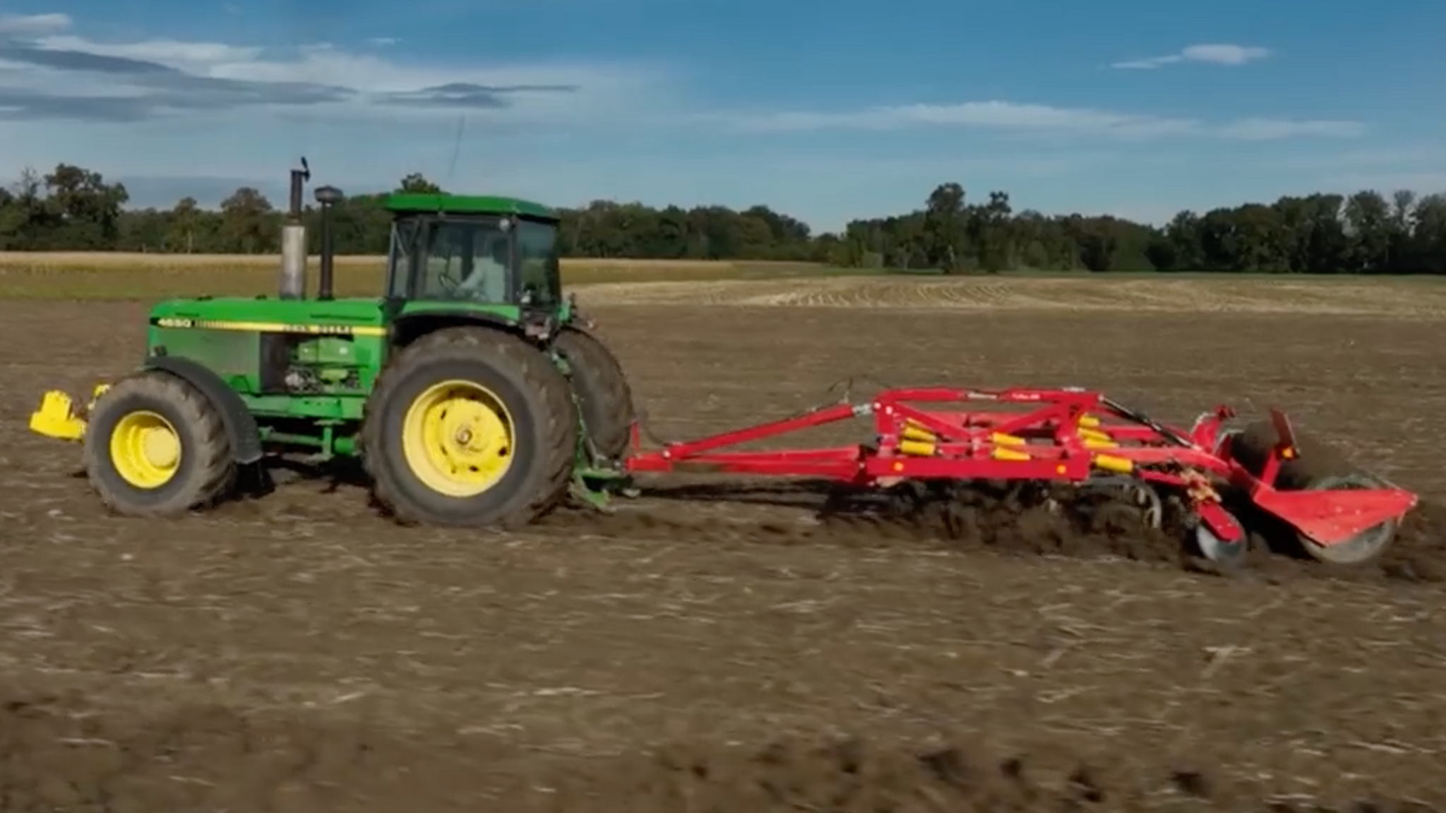 Landwirt Dorfner auf einem seiner Äcker