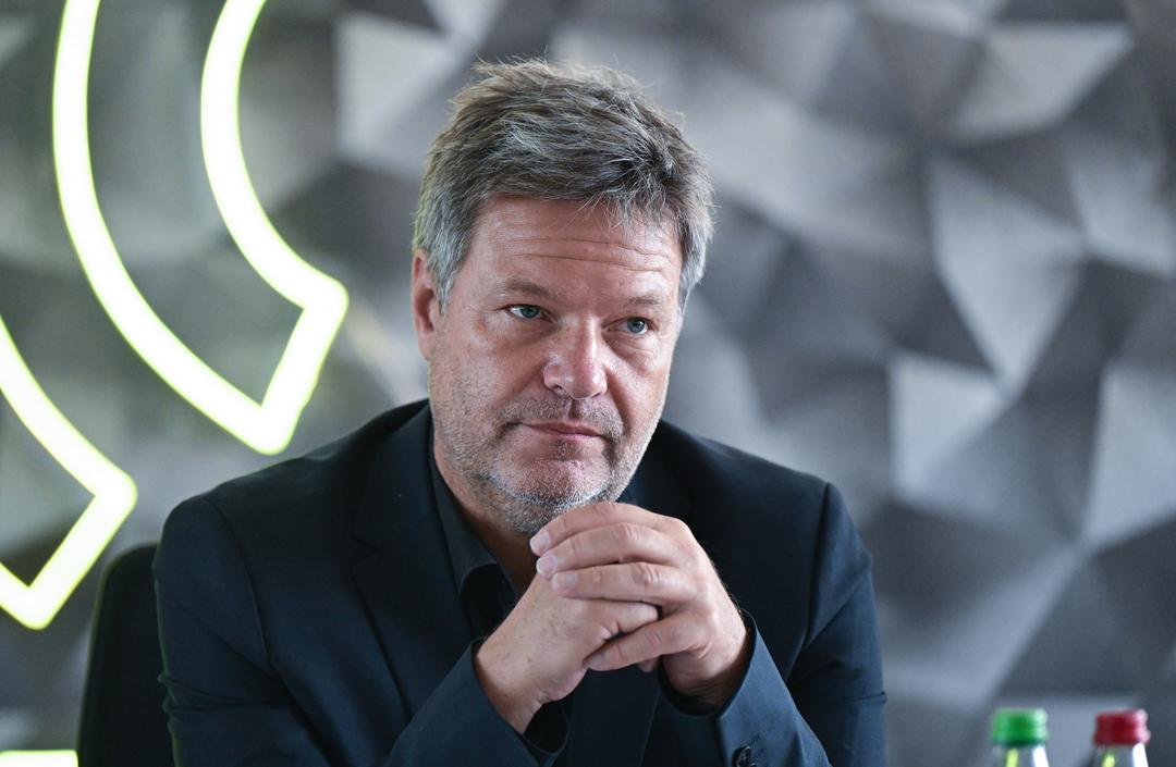 Verweist auf milliardenschwere private Investitionen: Robert Habeck (Grüne) | Bild:dpa-Bildfunk/Bernd Weißbrod