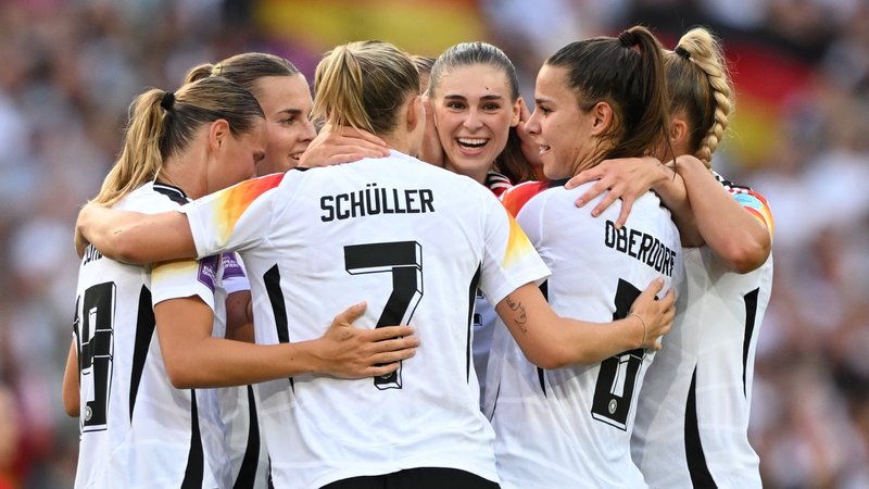 Torjubel der DFB-Frauen | Bild: picture alliance/dpa | Sebastian Gollnow Torjubel der DFB-Frauen
