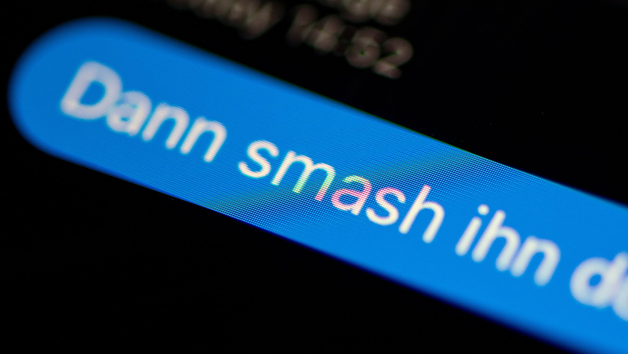 Jugendwort "Smash": Klingt wie schlagen, meint aber schmusen