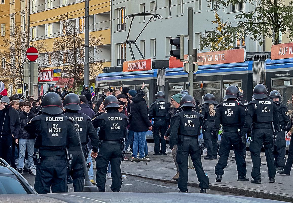 Im Nachgang des Spiels kam es noch zu einem Polizeieinsatz bei der Trambahn vor dem Gruenwalder Stadion.