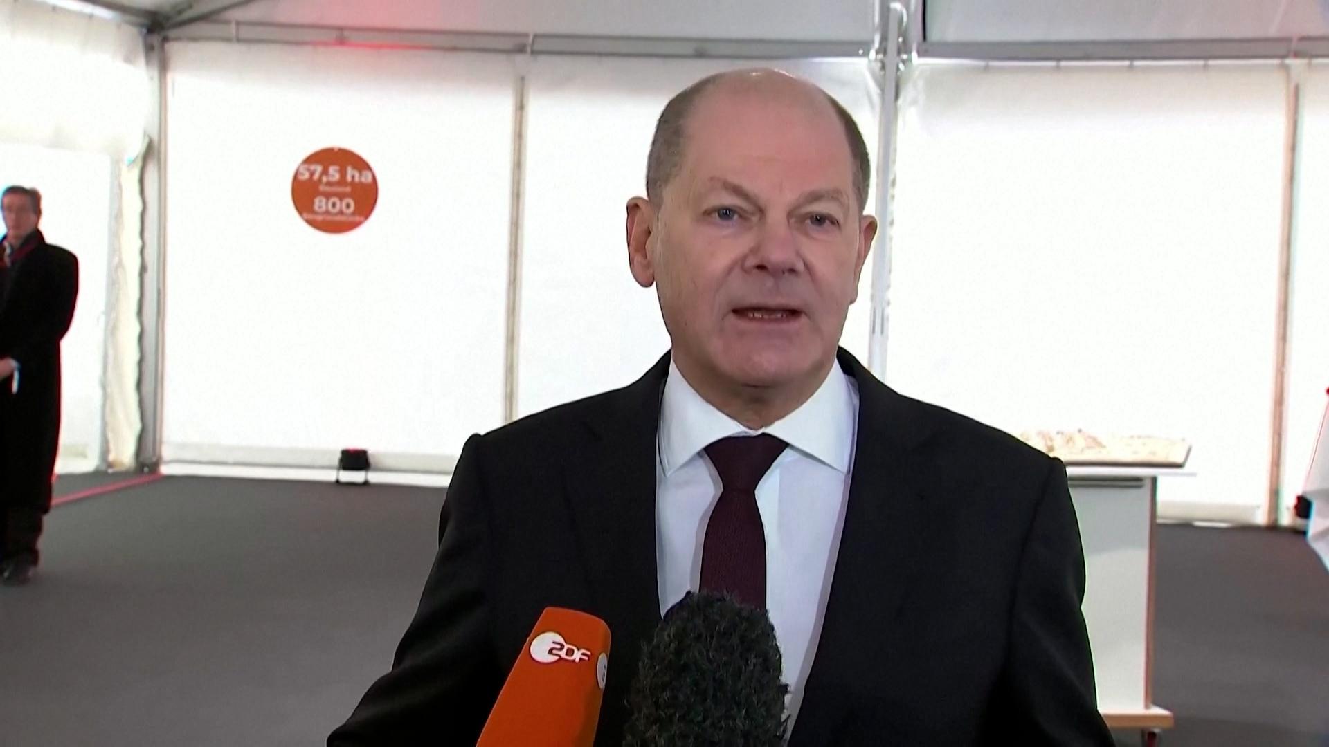 Bundeskanzler Scholz und Verteidigungsminister Pistorius begründen ihre Haltung.