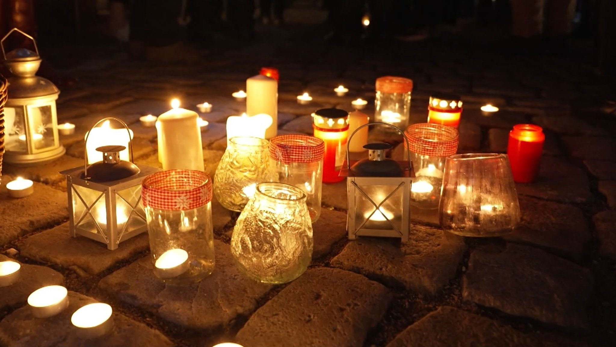 "Lichtermeer" in Dinkelsbühl als Zeichen für Krankenhaus-Erhalt