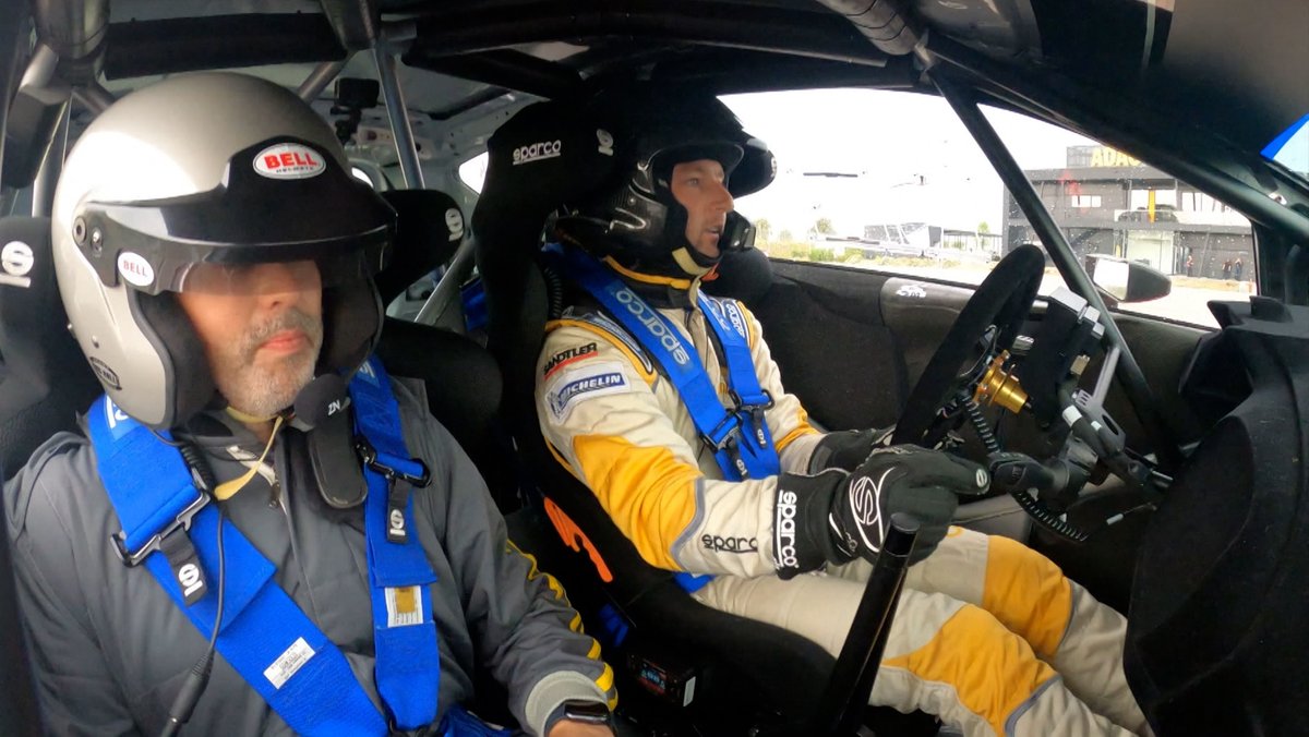 BR-Reporter Christian Riedl als Co-Pilot im Rally-Wagen