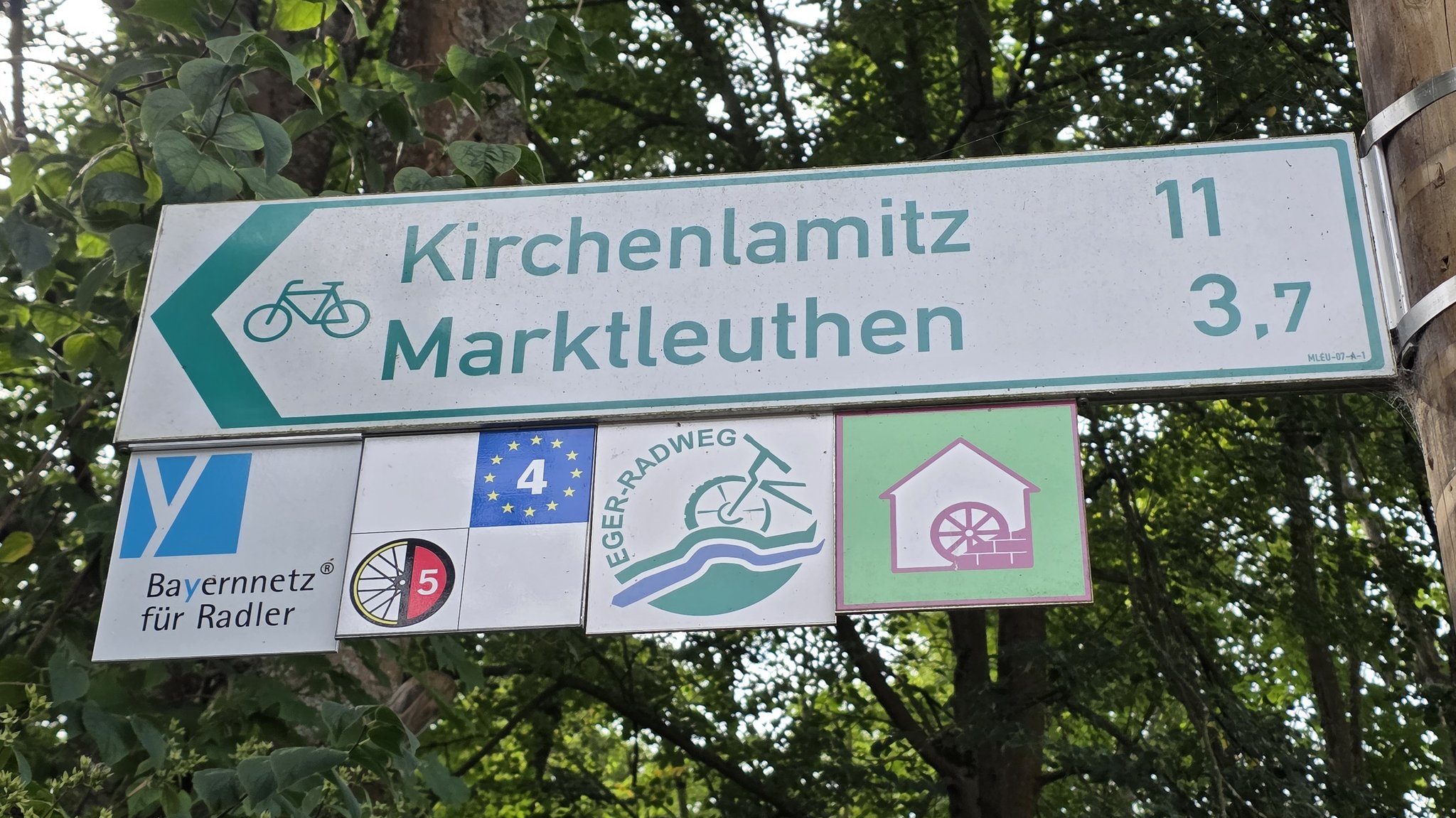 Beschilderung des neuen Eger-Radwegs.