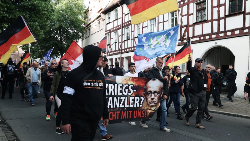 Fast jeden Montag versammeln sich rund 100 Personen der Gruppe "Team Menschenrechte Nürnberg". | Bild: BR / Isabel Pogner Fast jeden Montag versammeln sich rund 100 Personen der Gruppe "Team Menschenrechte Nürnberg".