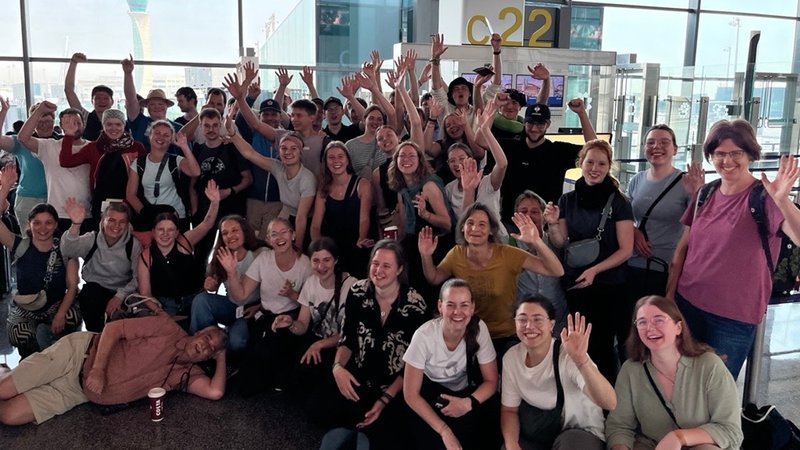 Gestrandet wegen eines internationalen Konflikts: Das Jugendblasorchester Marktoberdorf. | Bild: BR / Doris Bimmer Gestrandet wegen eines internationalen Konflikts: Das Jugendblasorchester Marktoberdorf.