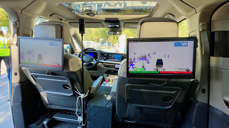 Das Innere des Wiesn-Shuttle | Bild: BR / Monika Geyer Das Innere des Wiesn-Shuttle