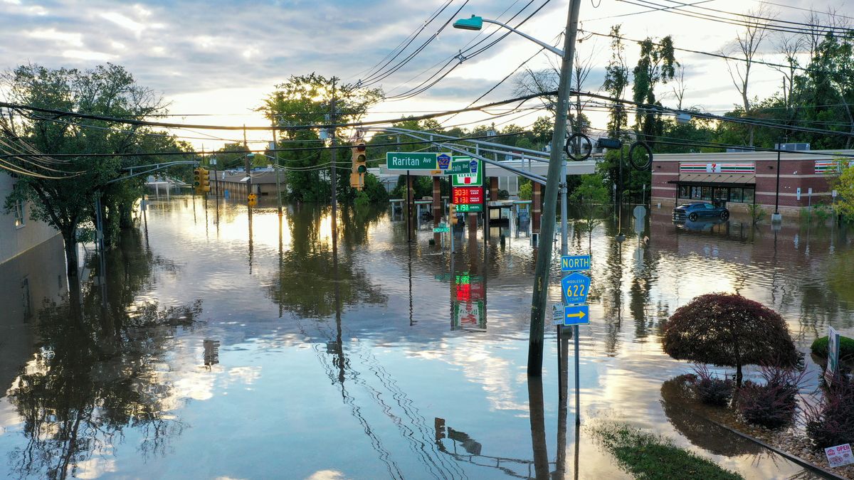 Hochwasser nach Hurrikan Ida in Middlesex, einer Stadt im Bundesstaat New Jersey.