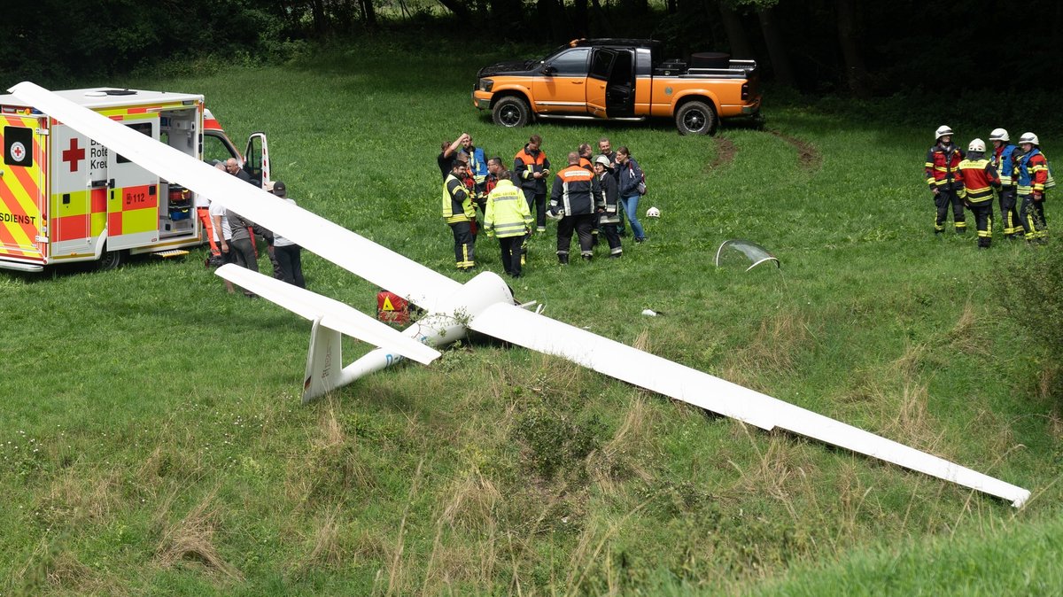 Segelflugzeug stürzt bei Bayreuth ab: Pilotin schwer verletzt