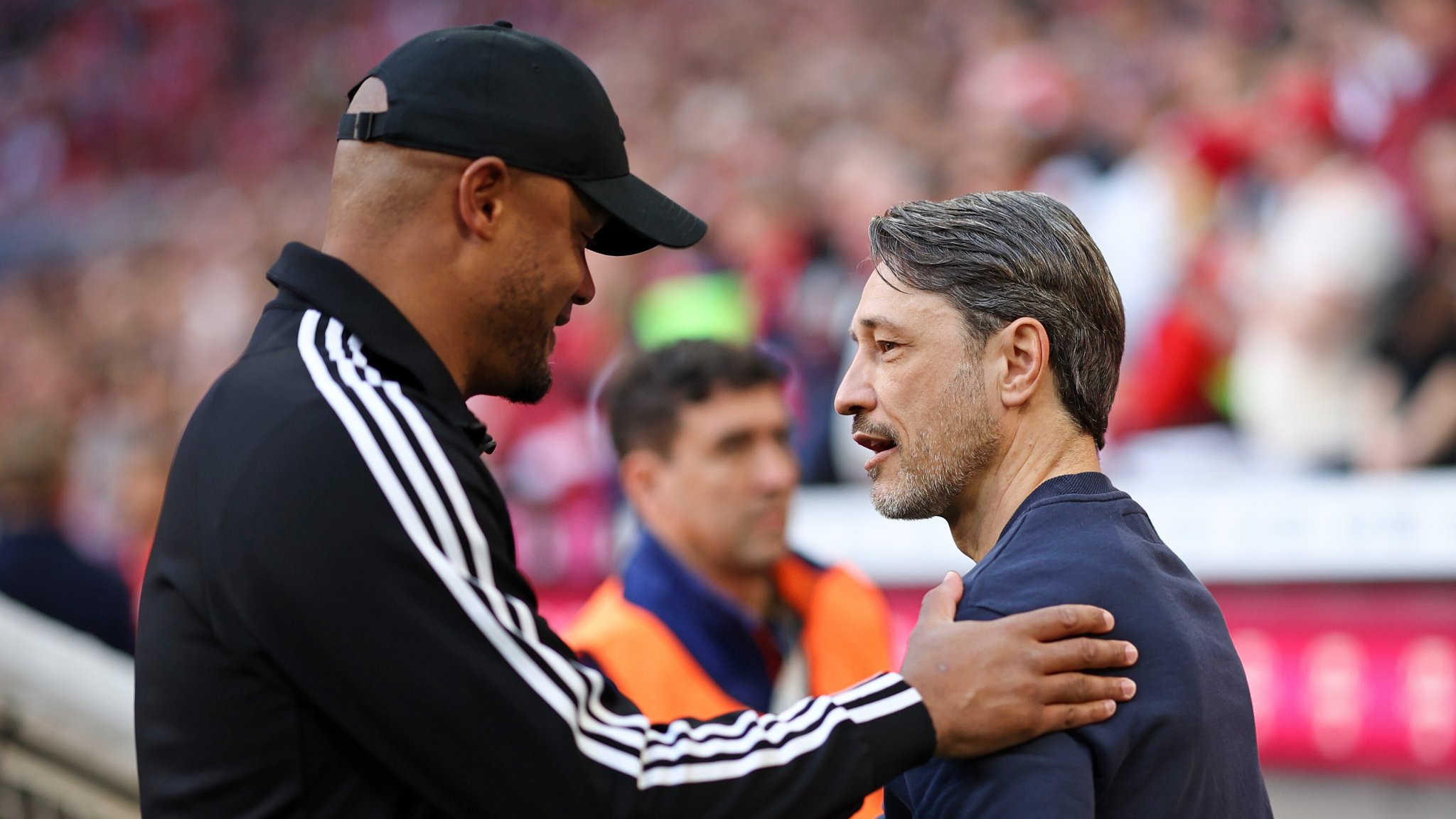 Die Fußballtrainer Vincent Kompany (links) und Niko Kovac