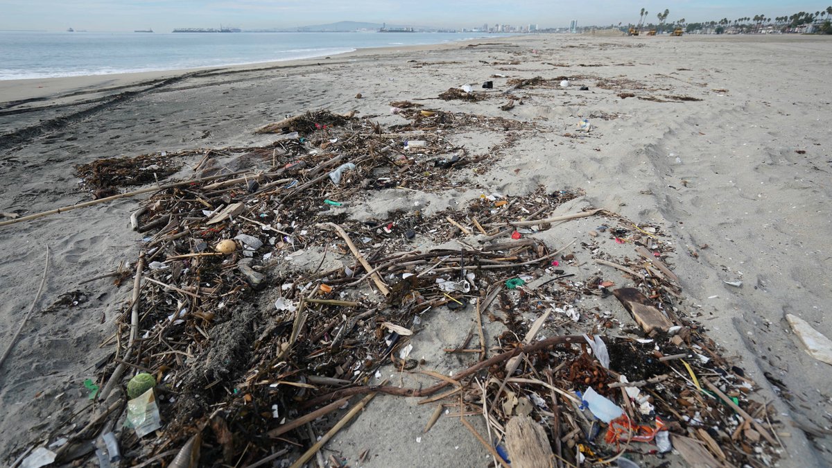 Nach Sturmflut: Long Beach im Dezember 2019 USA