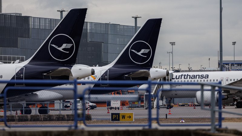 Lufthansa: 100.000 Passagiere vom Streik betroffen | Bild: dpa-Bildfunk/Hannes P. Albert Lufthansa: 100.000 Passagiere vom Streik betroffen