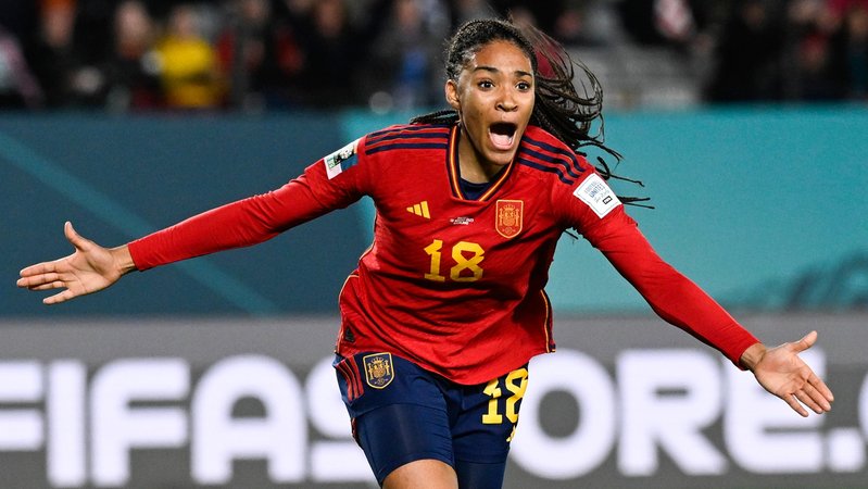Fußball-WM Frauen: Salma Paralluelo von Spanien jubelt nach dem ersten Tor ihrer Mannschaft. 