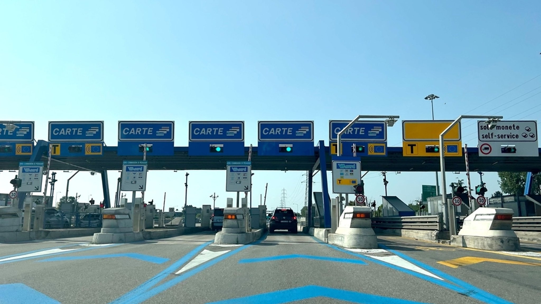 (Symbolbild) Eine Mautstelle auf der Autostrada zwischen Mailand und Varese | Bild: dpa-Bildfunk/Christoph Sator (Symbolbild) Eine Mautstelle auf der Autostrada zwischen Mailand und Varese
