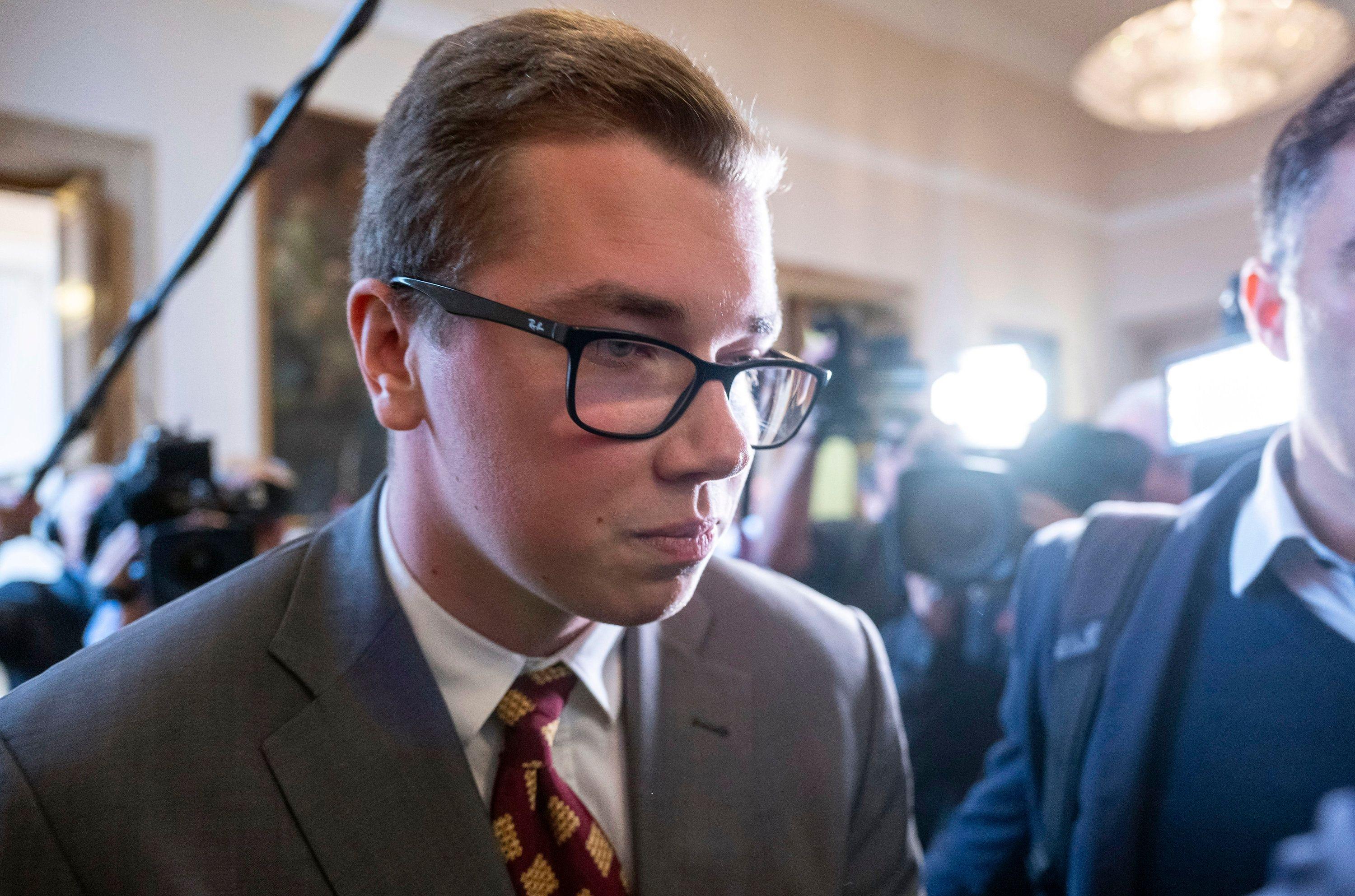 Daniel Halemba (AfD) kommt zur Plenarsitzung des Bayerischen Landtags (Archivbild)