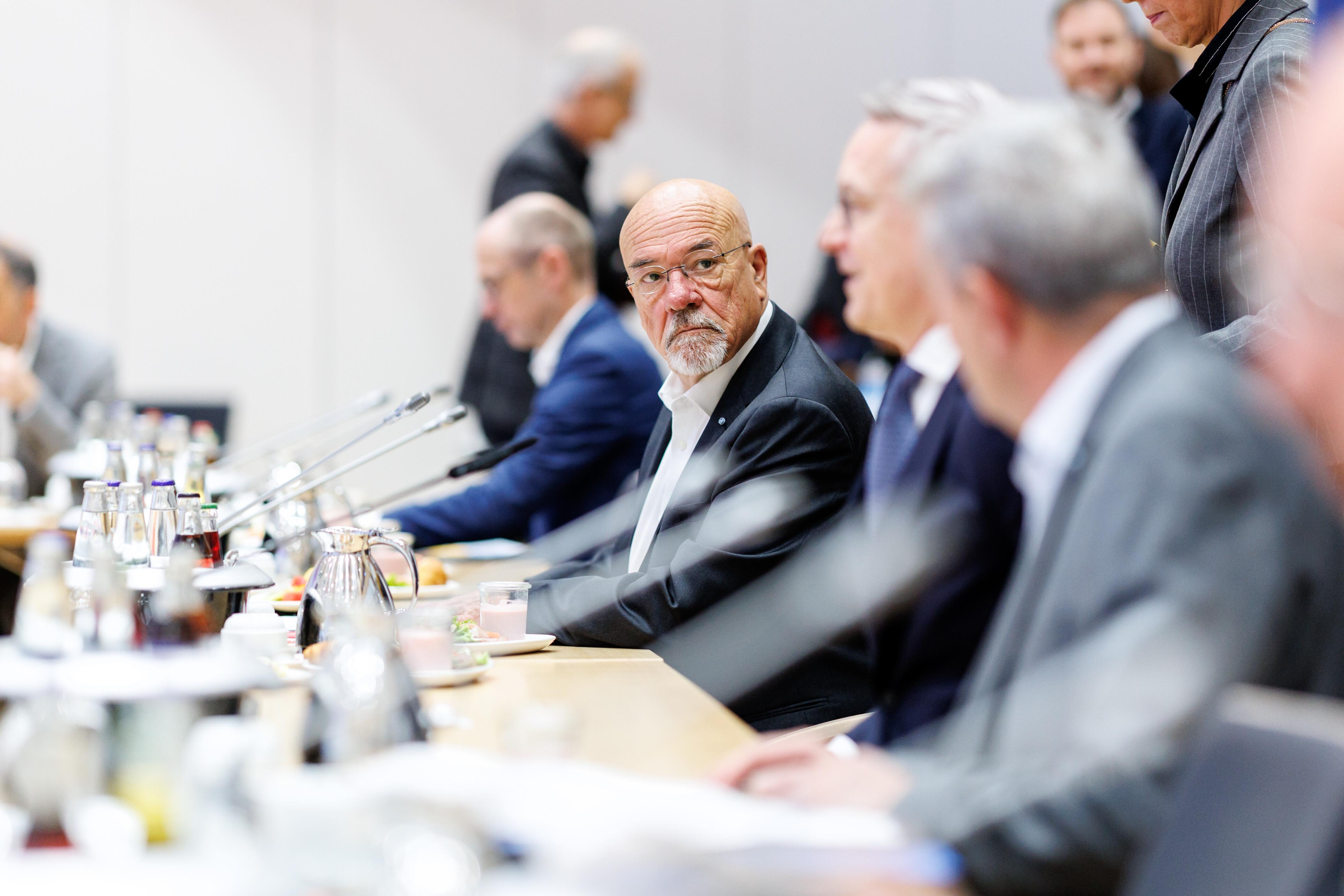 Wolfram Hatz, Präsident der Vereinigung der bayerischen Wirtschaft (Archivbild vom 27.10.2025). | Bild:picture alliance / dpa | Matthias Balk
