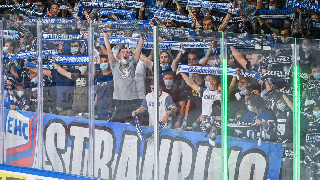Grund zum Jubeln hatten die Straubing-Tigers-Fans auch am Sonntag. Gegen Färjestad BK gewannen die Niederbayern mit 5:2. (Symbolbild)
